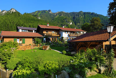 Holiday apartments Mitteldorf - house and garden