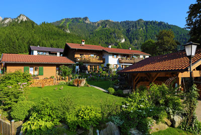 Ferienwohnungen Mitteldorf - Haus und Garten